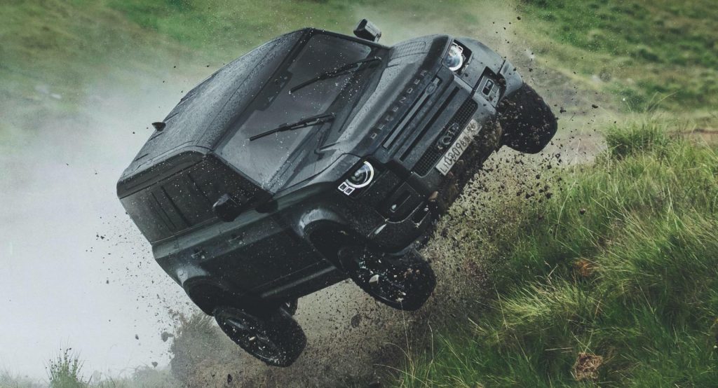 Land Rover Defender stunts No Time To Die 0 1024x554 1