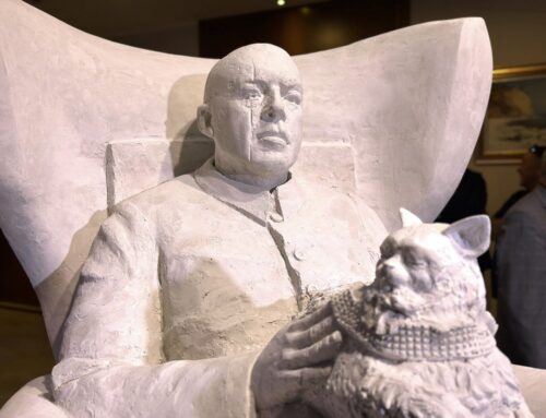 Una estatua para Ernst Stavro Blofeld